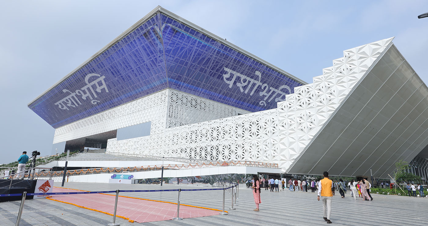 Luxury Stays near Yashobhoomi: Comfort and Elegance